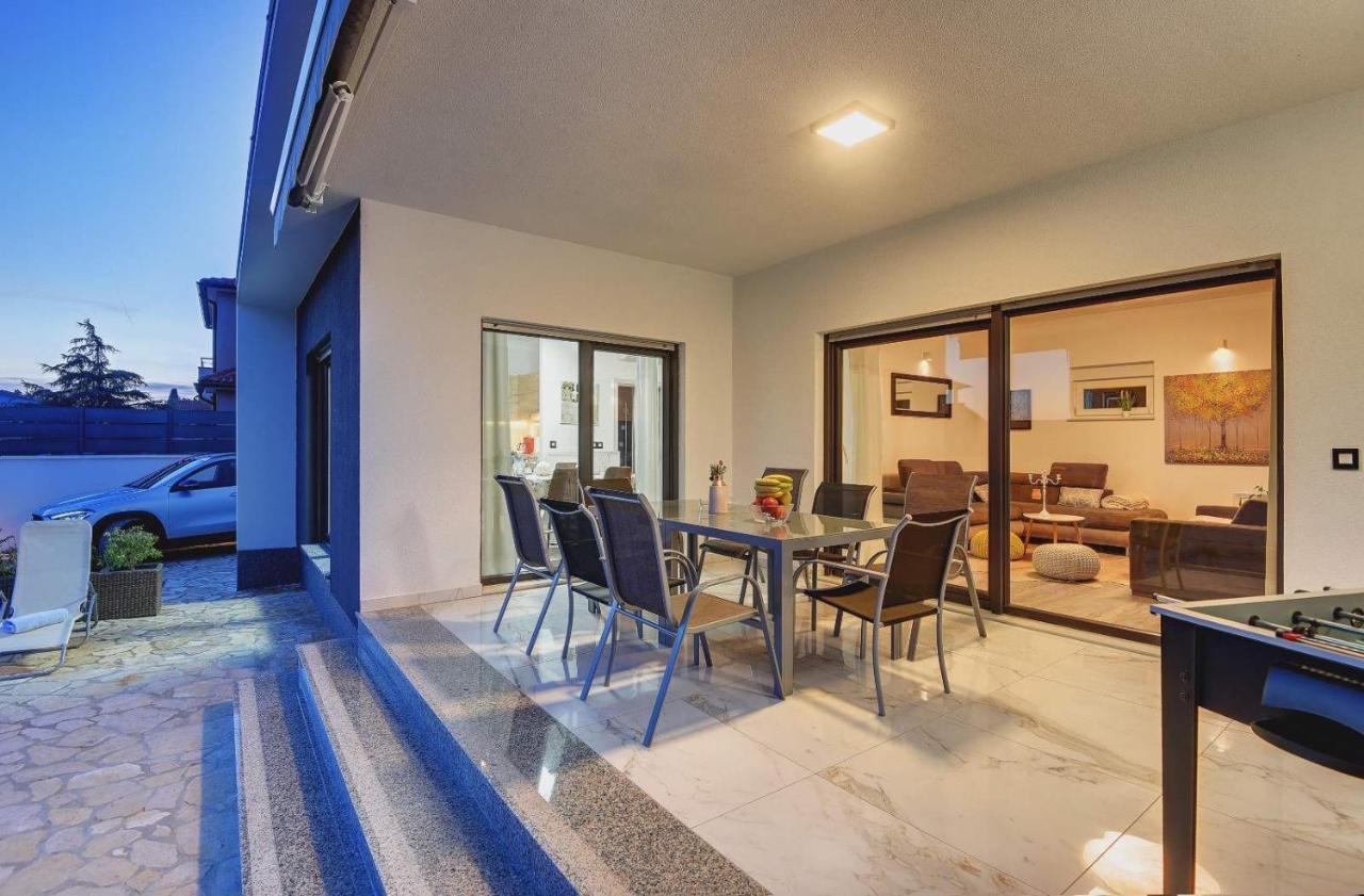 Villa Sunce プーラ エクステリア 写真